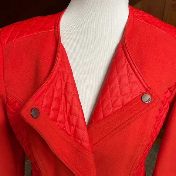 VENUS Red Trench Coat with Quilted Detail - Picture 2 of 6